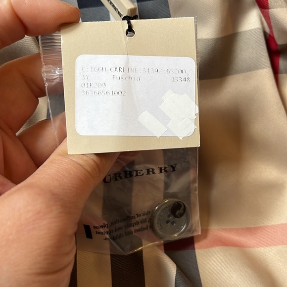BNWT Girl’s Burberry Puffer Jacket - Picture 8 of 12